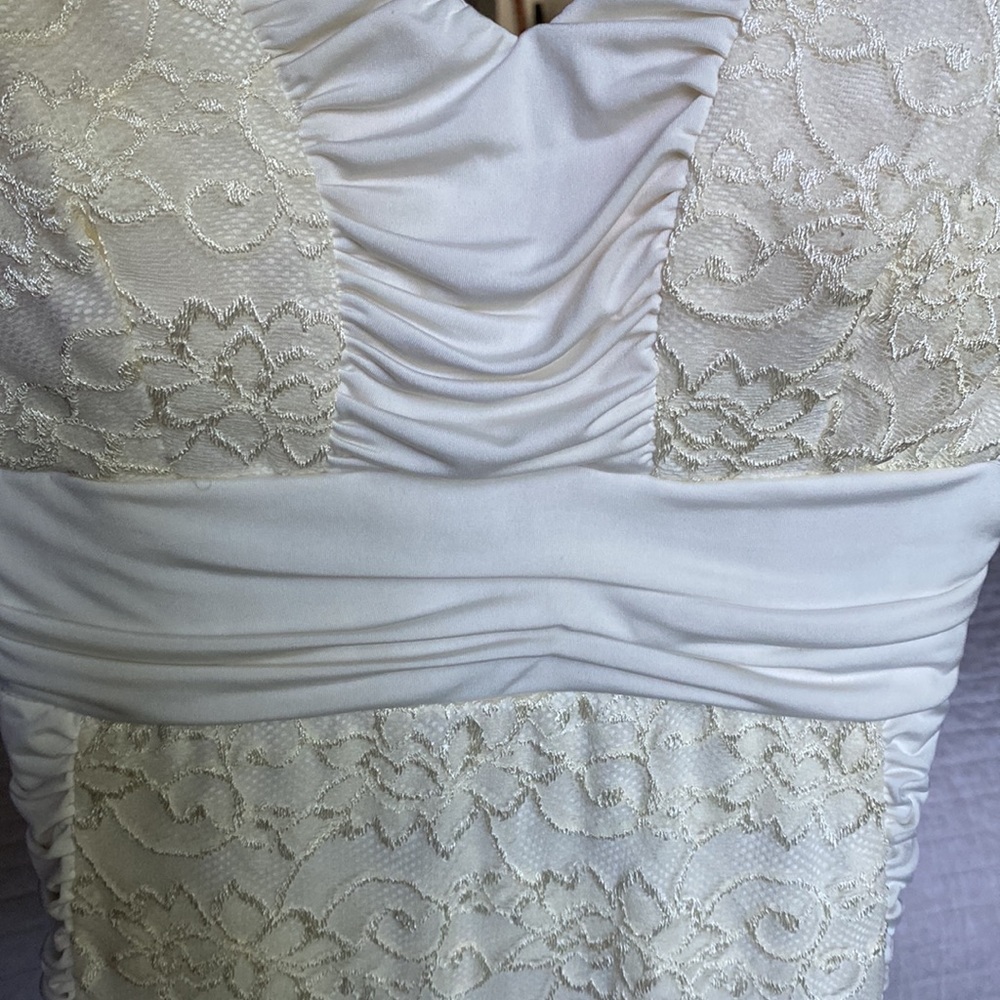 XOXO sleeveless ruched bodycon dress with lace details on the front. - Picture 5 of 8